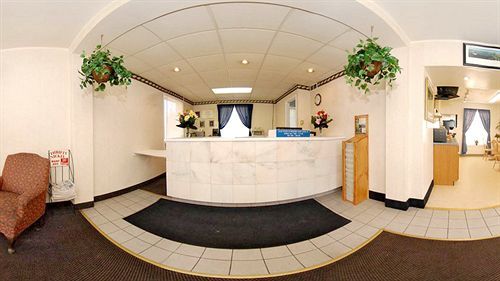 Rodeway Inn Вудбридж Экстерьер фото